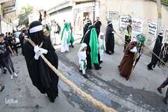 ⁨آئين نمادين حركت كاروان اسرای كربلا