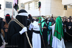 ⁨آئين نمادين حركت كاروان اسرای كربلا