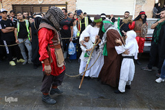 ⁨آئين نمادين حركت كاروان اسرای كربلا