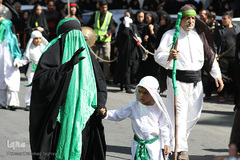 ⁨آئين نمادين حركت كاروان اسرای كربلا