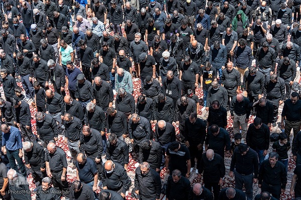 نماز ظهر عاشورا در آستان مقدس امامزادگان محمد (ع) و سکینه خاتون (س) کرج