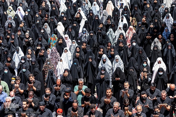 نماز ظهر عاشورا در آستان مقدس امامزادگان محمد (ع) و سکینه خاتون (س) کرج