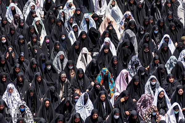 نماز ظهر عاشورا در آستان مقدس امامزادگان محمد (ع) و سکینه خاتون (س) کرج