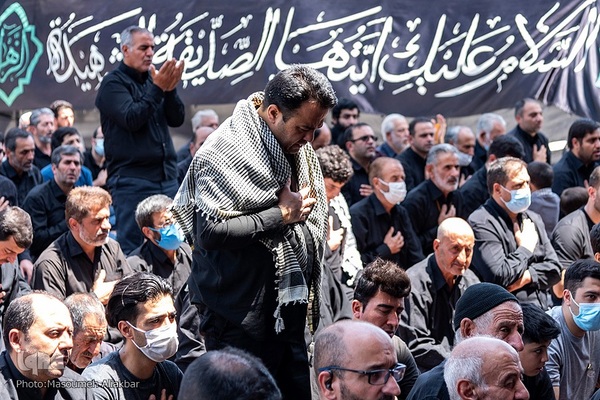 نماز ظهر عاشورا در آستان مقدس امامزادگان محمد (ع) و سکینه خاتون (س) کرج