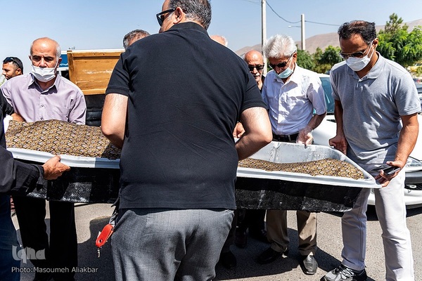 مراسم خاکسپاری پیکر منوچهر اسماعیلی در بهشت سکینه کرج