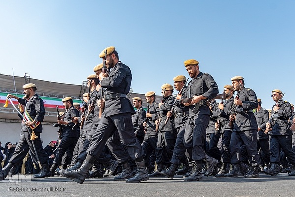 رژه نیروهای مسلح استان البرز درآغاز هفته دفاع مقدس‎‎