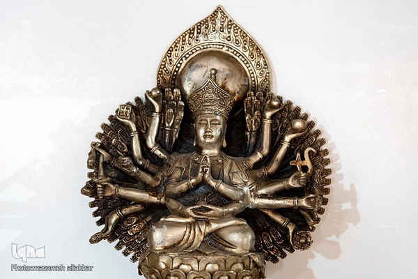 نمایشگاه «فرق و ادیان نوظهور»