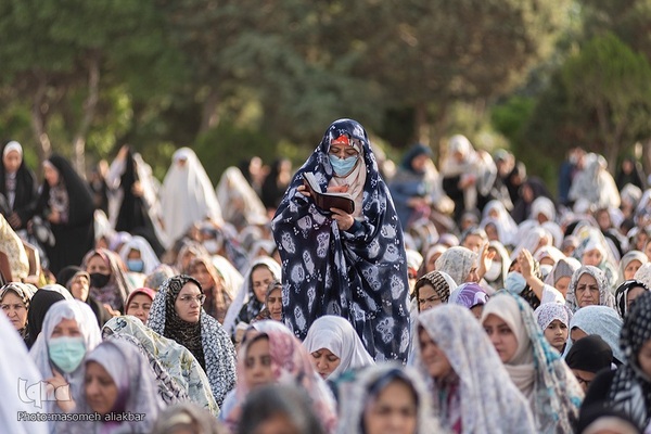 نماز عید سعید فطر در امامزادگان محمد و سکینه خاتون (س) کرج