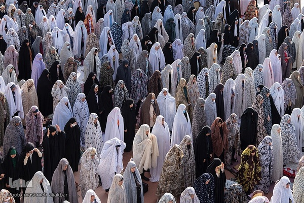 نماز عید سعید فطر در امامزادگان محمد و سکینه خاتون (س) کرج