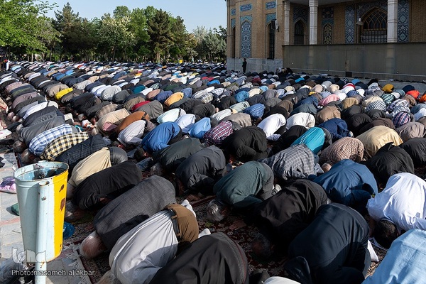 نماز عید سعید فطر در امامزادگان محمد و سکینه خاتون (س) کرج