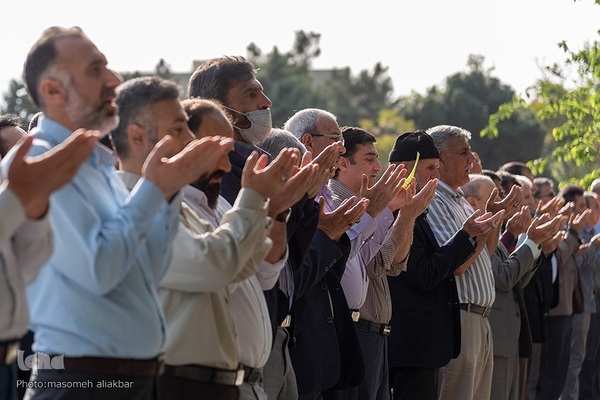 نماز عید سعید فطر در امامزادگان محمد و سکینه خاتون (س) کرج