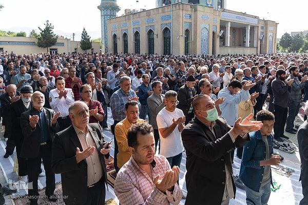 نماز عید سعید فطر در امامزادگان محمد و سکینه خاتون (س) کرج
