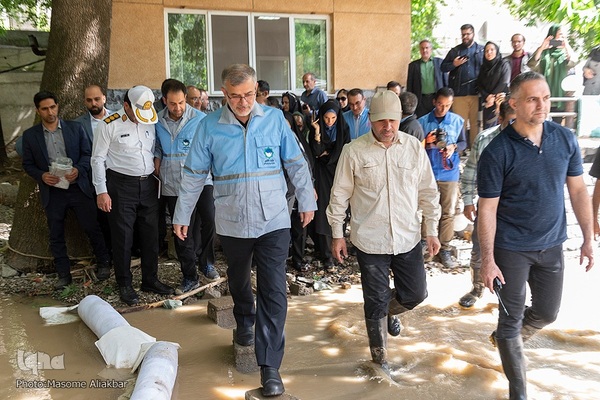 بازدید خبرنگاران از نقاط سیل‌زده جاده چالوس