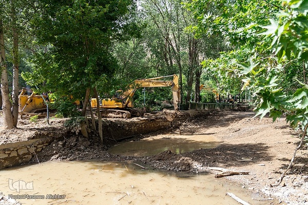 بازدید خبرنگاران از نقاط سیل‌زده جاده چالوس