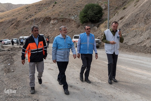 بازدید خبرنگاران از نقاط سیل‌زده جاده چالوس