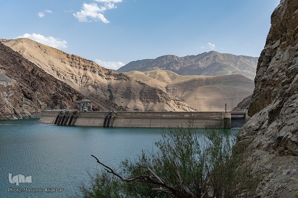 بازدید خبرنگاران از نقاط سیل‌زده جاده چالوس