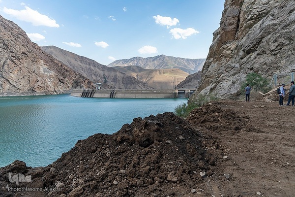 بازدید خبرنگاران از نقاط سیل‌زده جاده چالوس