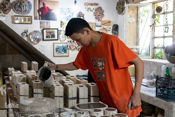 بازدید معاون صنایع دستی وزارت میراث فرهنگی از کارگاه‌های روستای گلستانک‎
