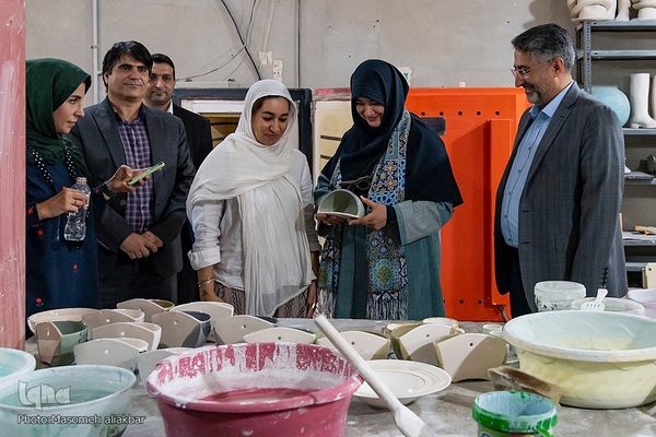بازدید معاون صنایع دستی وزارت میراث فرهنگی از کارگاه‌های روستای گلستانک‎