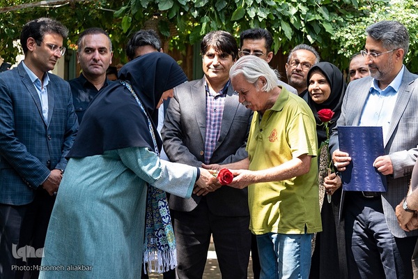 بازدید معاون صنایع دستی وزارت میراث فرهنگی از کارگاه‌های روستای گلستانک‎