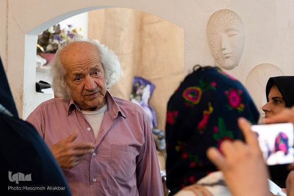 بازدید معاون صنایع دستی وزارت میراث فرهنگی از کارگاه‌های روستای گلستانک‎