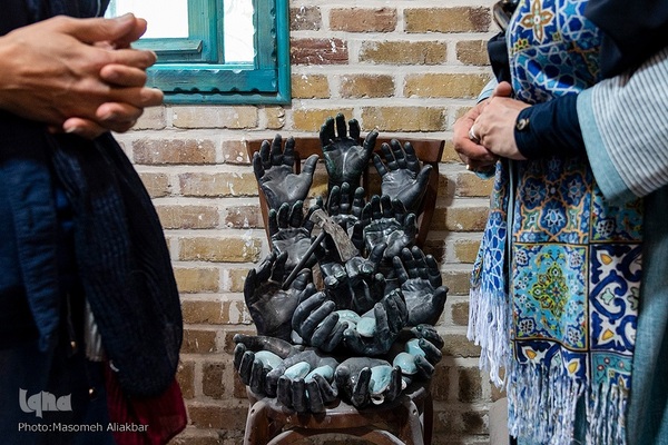 بازدید معاون صنایع دستی وزارت میراث فرهنگی از کارگاه‌های روستای گلستانک‎