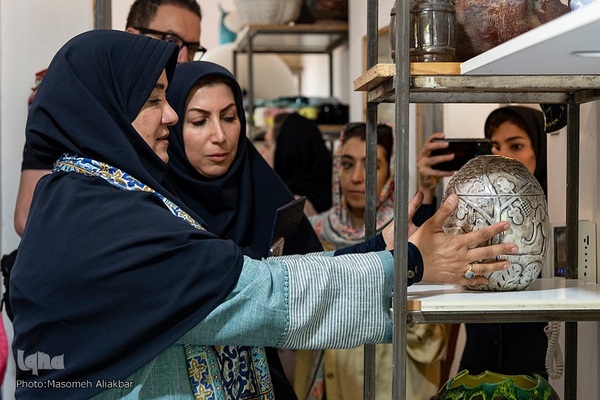 بازدید معاون صنایع دستی وزارت میراث فرهنگی از کارگاه‌های روستای گلستانک‎