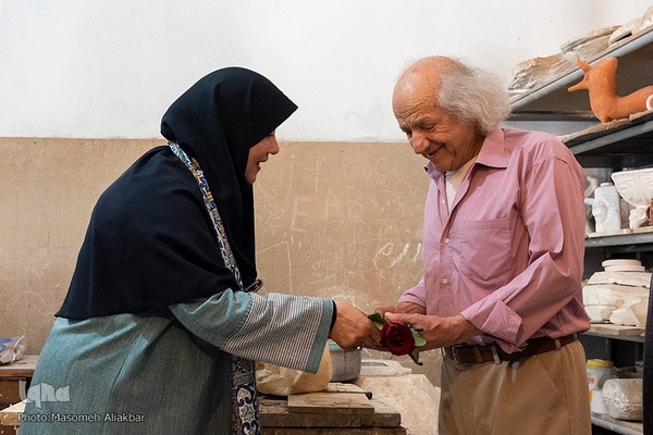 بازدید معاون صنایع دستی وزارت میراث فرهنگی از کارگاه‌های روستای گلستانک‎
