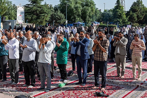 نماز عید قربان در امام‌زاده طاهر کرج