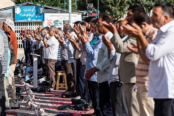 نماز عید قربان در امام‌زاده طاهر کرج