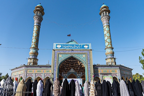 نماز عید قربان در امام‌زاده طاهر کرج