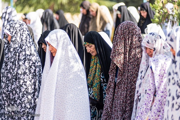 نماز عید قربان در امام‌زاده طاهر کرج