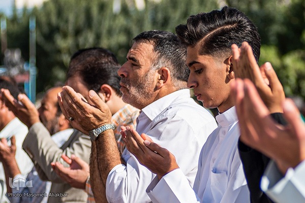 نماز عید قربان در امام‌زاده طاهر کرج