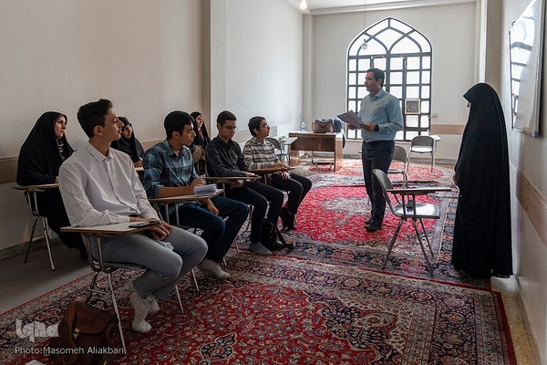 کلاس‌های حوزه علمیه برای دانش‌آموزان برتر قرآنی‎ در البرز