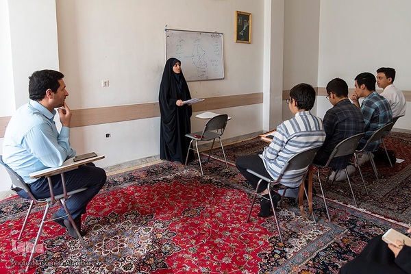 کلاس‌های حوزه علمیه برای دانش‌آموزان برتر قرآنی‎ در البرز