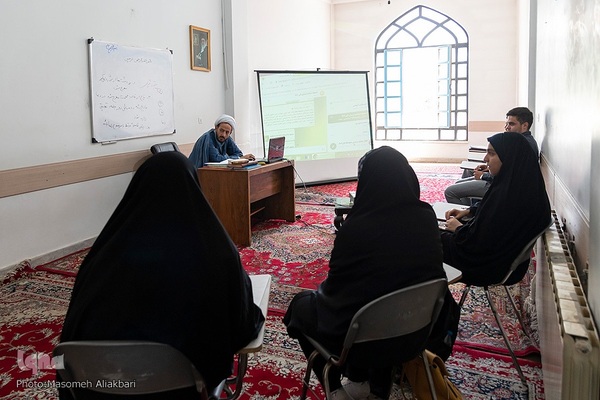 کلاس‌های حوزه علمیه برای دانش‌آموزان برتر قرآنی‎ در البرز