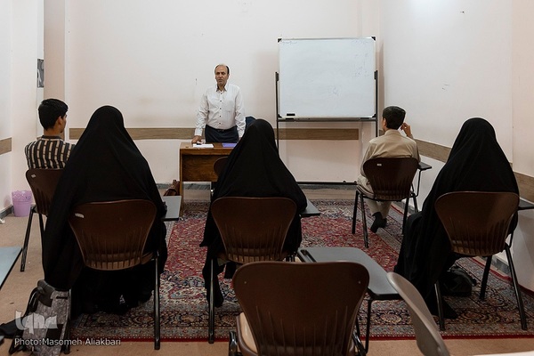 کلاس‌های حوزه علمیه برای دانش‌آموزان برتر قرآنی‎ در البرز