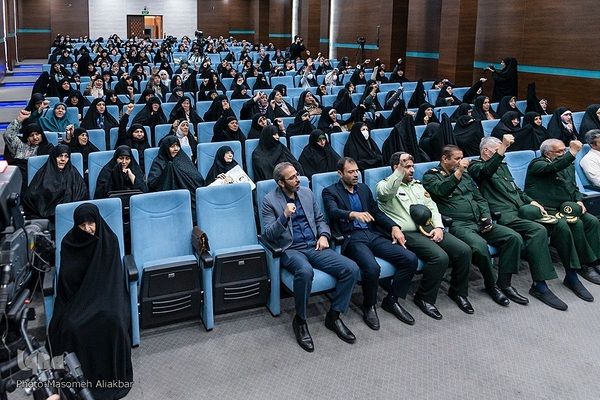 تجلیل از پیشکسوتان زن در دفاع مقدس‎