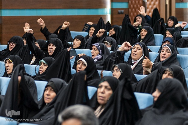 تجلیل از پیشکسوتان زن در دفاع مقدس‎