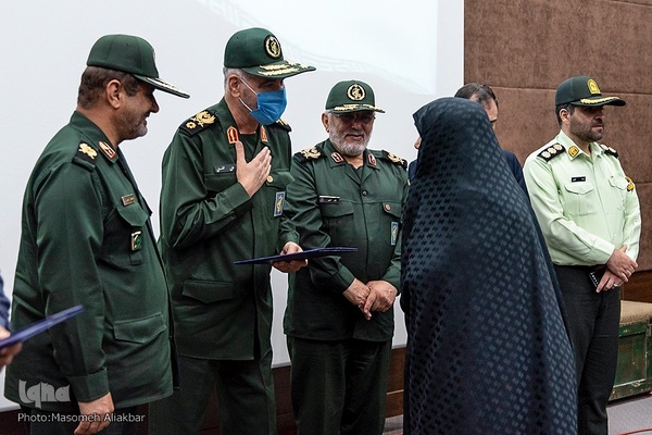 تجلیل از پیشکسوتان زن در دفاع مقدس‎