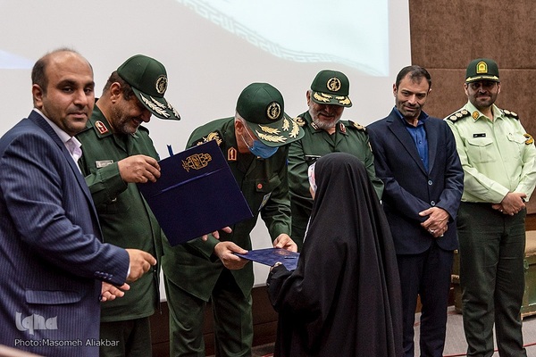 تجلیل از پیشکسوتان زن در دفاع مقدس‎