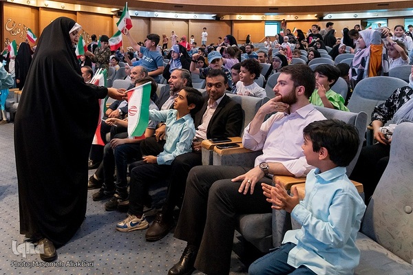 اجتماع نوه‌های شهدا‎ در استان البرز