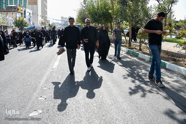 راهپیمایی 10 کیلومتری جاماندگان اربعین حسینی در کرج‎