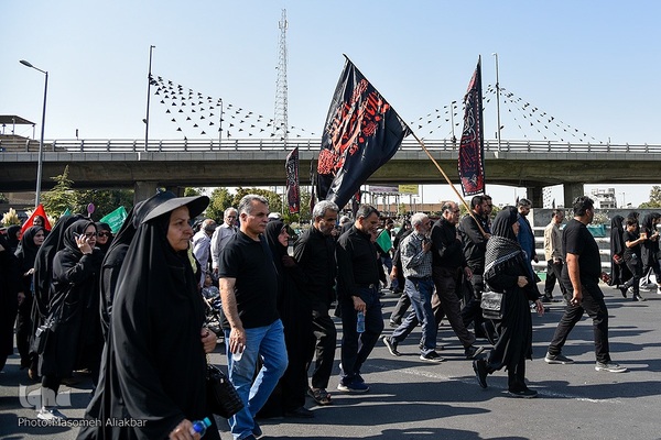 راهپیمایی 10 کیلومتری جاماندگان اربعین حسینی در کرج‎