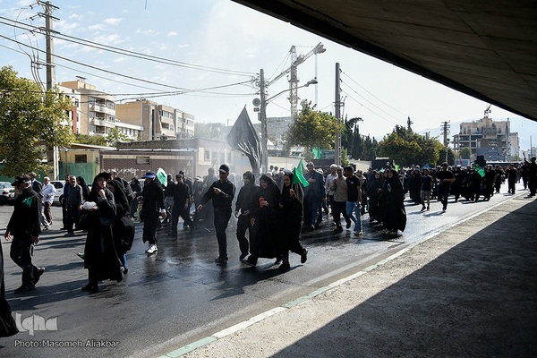 راهپیمایی 10 کیلومتری جاماندگان اربعین حسینی در کرج‎