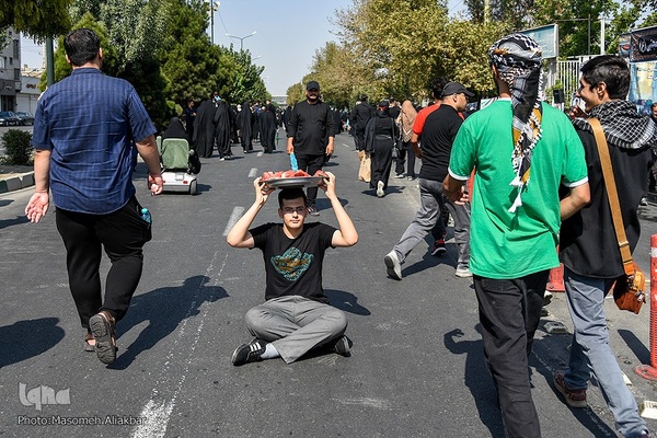 راهپیمایی 10 کیلومتری جاماندگان اربعین حسینی در کرج‎