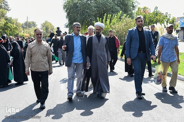 راهپیمایی 10 کیلومتری جاماندگان اربعین حسینی در کرج‎
