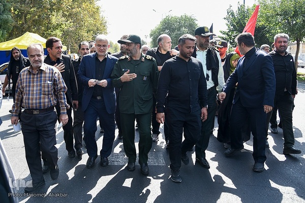 راهپیمایی 10 کیلومتری جاماندگان اربعین حسینی در کرج‎