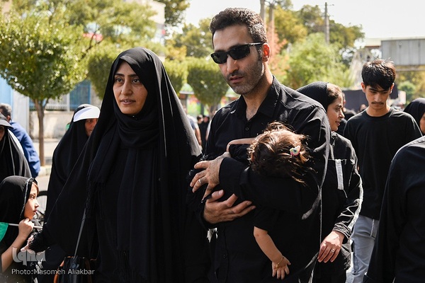 راهپیمایی 10 کیلومتری جاماندگان اربعین حسینی در کرج‎