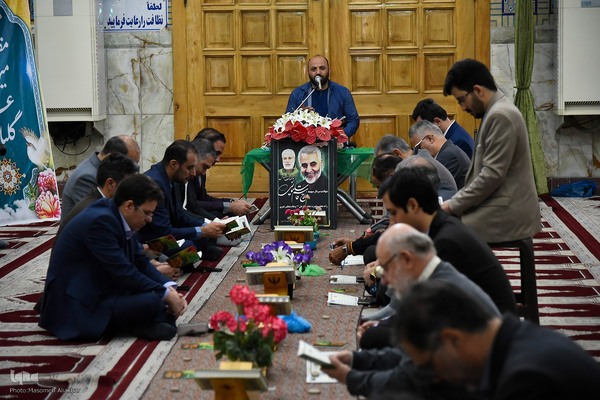 غبارروبی حرم امامزاده طاهر(ع)‎